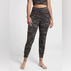 Athleta Women's Salutation Jogger Camo